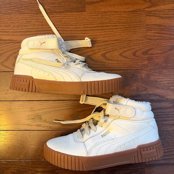 Women’s Puma Carina 2.0 Mid Winter Sneakers in White Size 8 - Picture 2 of 7